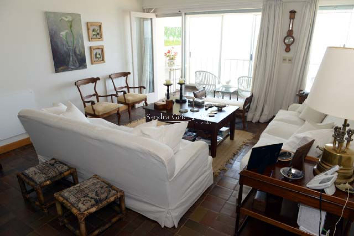 Apartamento ID.2472 - Apartamento en Peninsula, 4 dormitorios  VENTA FRENTE AL MAR