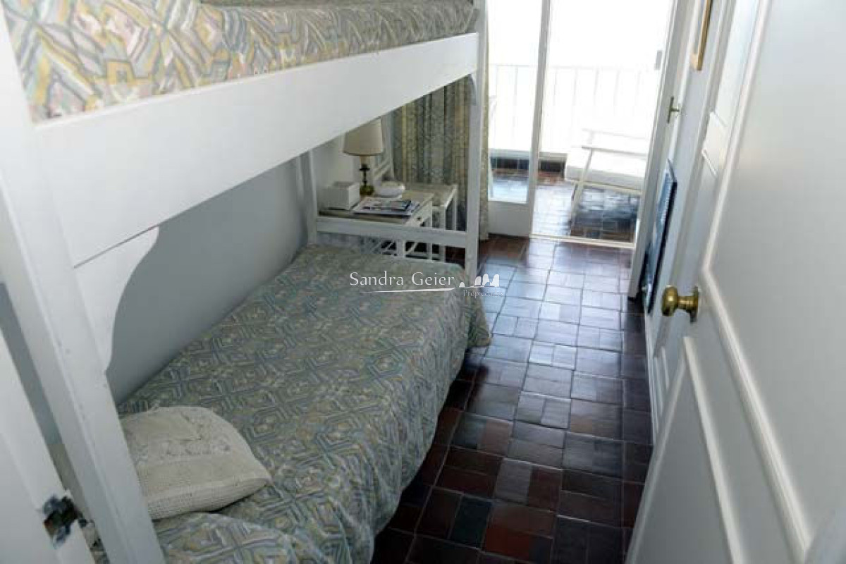 Apartamento ID.2472 - Apartamento en Peninsula, 4 dormitorios  VENTA FRENTE AL MAR