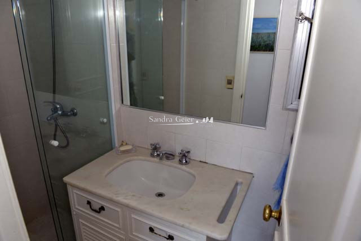 Apartamento ID.2472 - Apartamento en Peninsula, 4 dormitorios  VENTA FRENTE AL MAR