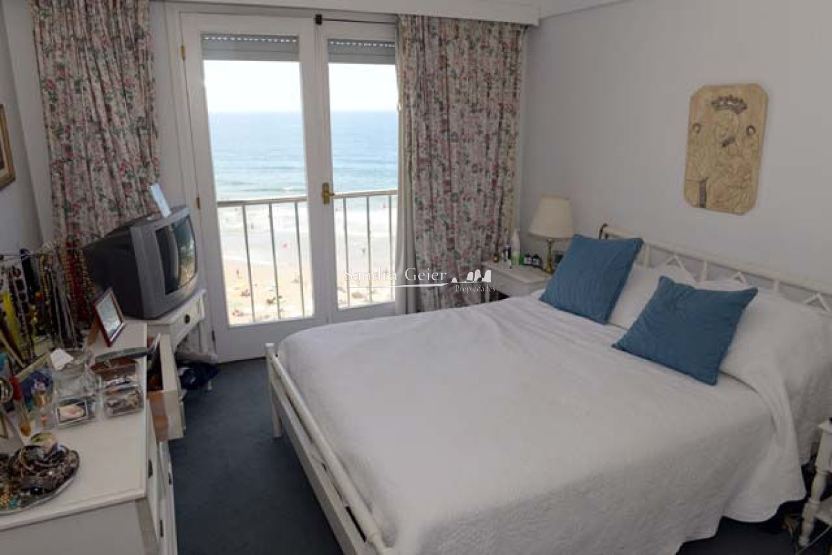 Apartamento ID.2472 - Apartamento en Peninsula, 4 dormitorios  VENTA FRENTE AL MAR