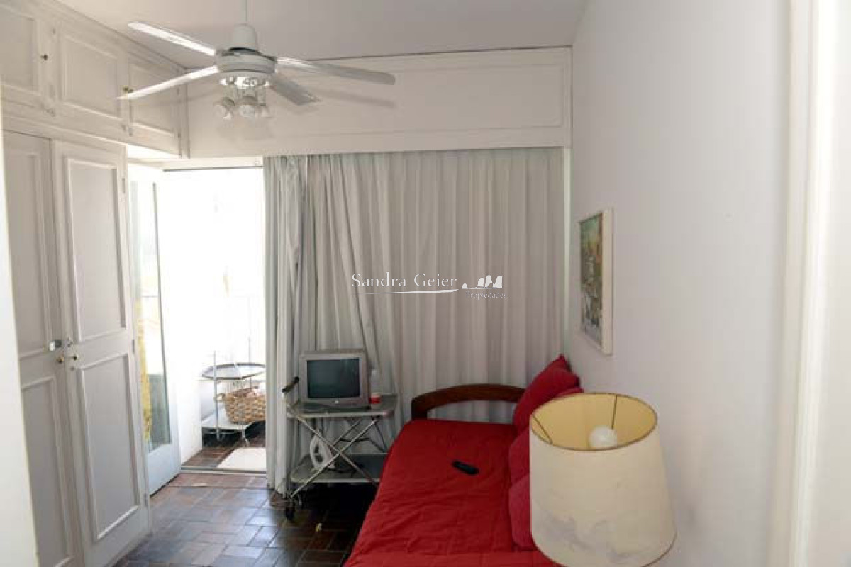 Apartamento ID.2472 - Apartamento en Peninsula, 4 dormitorios  VENTA FRENTE AL MAR