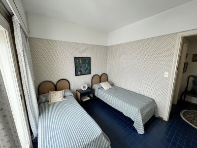 Apartamento ID.2475 - Edificio en la entrada de la peninsula venta frente al mar
