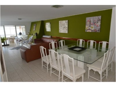 Apartamento ID.2185 - PENINSULA PLANTA DE EXCELENTES DIMENSIONES FRENTE AL MAR 2 GARAGES