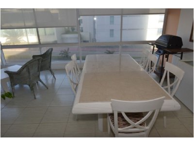 Apartamento ID.2185 - PENINSULA PLANTA DE EXCELENTES DIMENSIONES FRENTE AL MAR 2 GARAGES