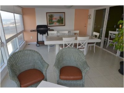 Apartamento ID.2185 - PENINSULA PLANTA DE EXCELENTES DIMENSIONES FRENTE AL MAR 2 GARAGES