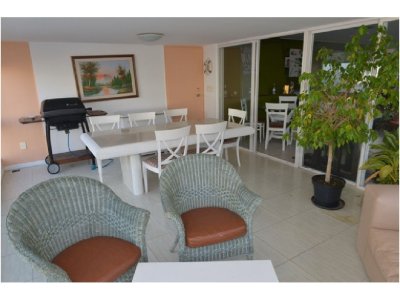 Apartamento ID.2185 - PENINSULA PLANTA DE EXCELENTES DIMENSIONES FRENTE AL MAR 2 GARAGES