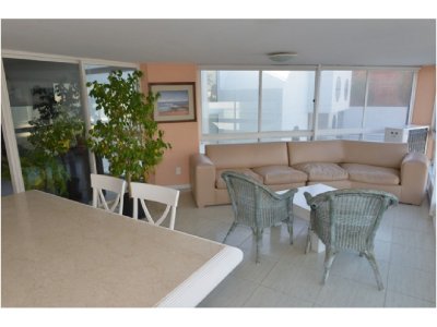 Apartamento ID.2185 - PENINSULA PLANTA DE EXCELENTES DIMENSIONES FRENTE AL MAR 2 GARAGES