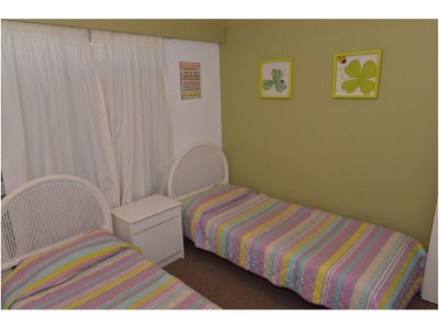 Apartamento ID.2185 - PENINSULA PLANTA DE EXCELENTES DIMENSIONES FRENTE AL MAR 2 GARAGES