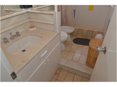 Apartamento ID.2185 - PENINSULA PLANTA DE EXCELENTES DIMENSIONES FRENTE AL MAR 2 GARAGES