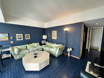 Apartamento ID.2475 - Edificio en la entrada de la peninsula venta frente al mar