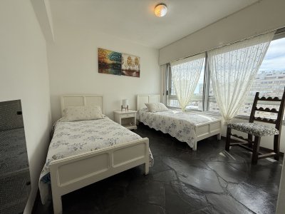 Apartamento ID.2908 - PENINSULA PISO ALTO VENTA OPORTUNIDAD