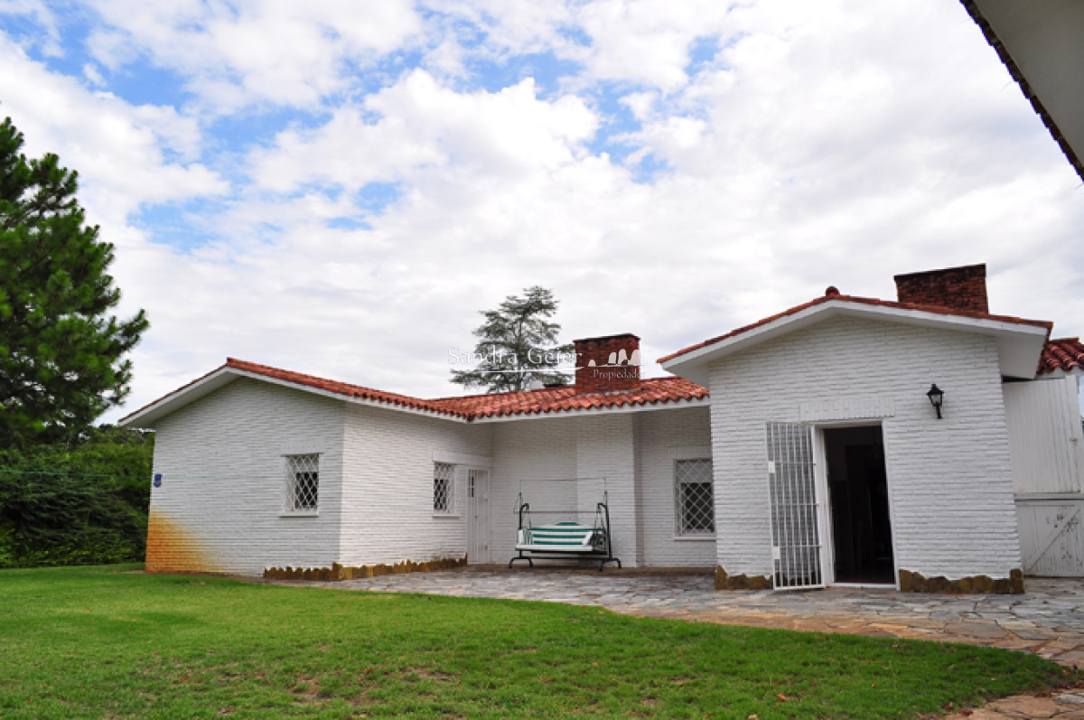 Casa ID.3261 - Casa ubicada en Cantegril con lindo terreno