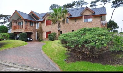 Casa en Mansa, 7 dormitorios a pasos del mar