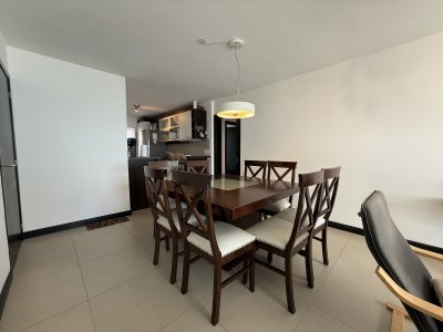 Edificio en playa mansa, con servicios, departamento de 2 dormitorios en venta