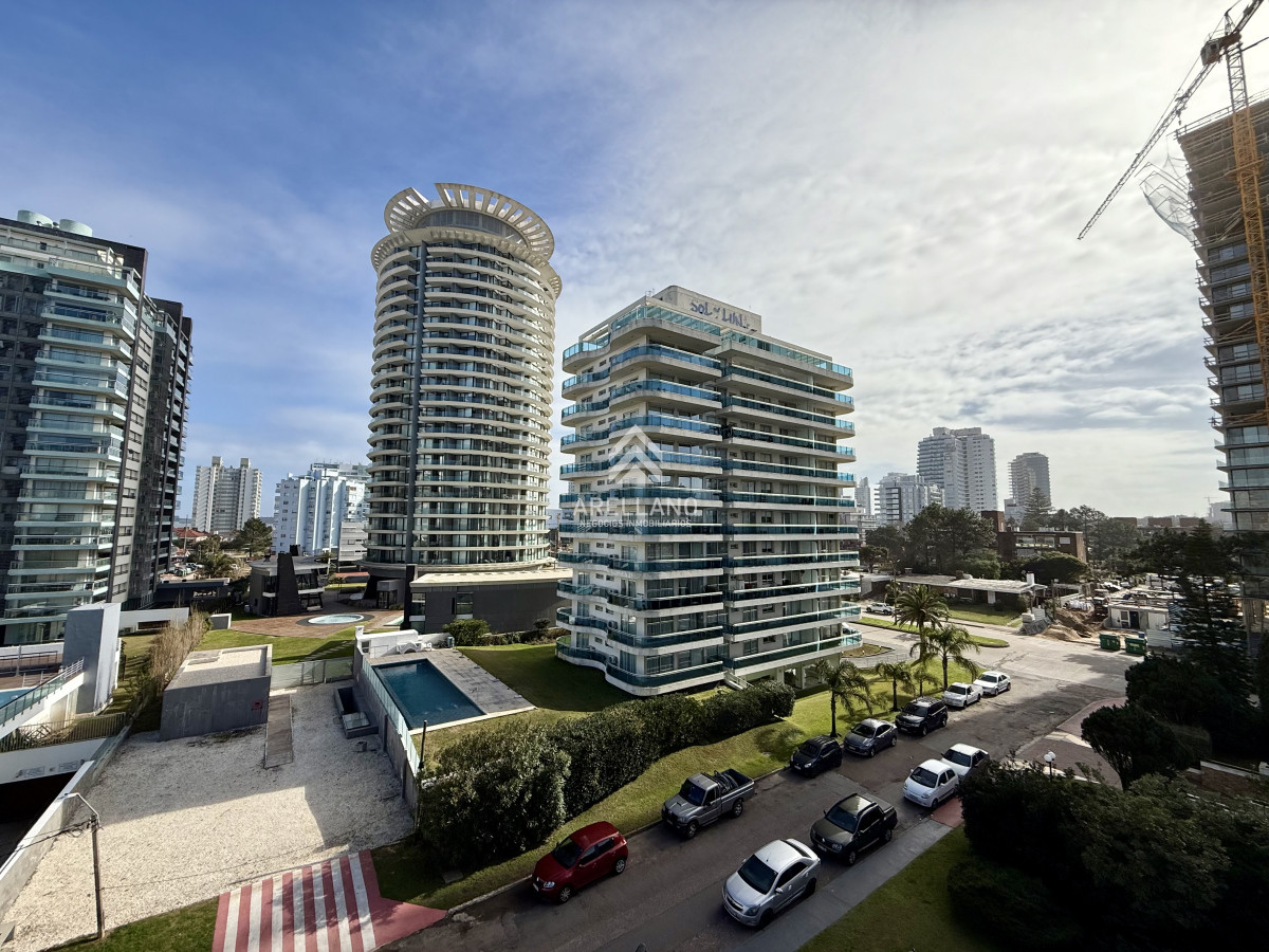 Apartamento ID.5176 - Apartamento en venta – Torre Manhattan, Punta del Este