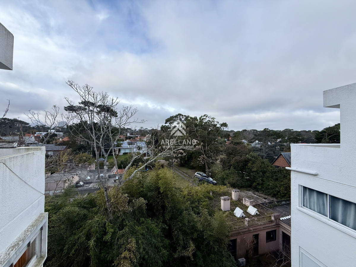 Apartamento ID.5604 - Venta Apartamento en Edificio Mansamar - Primera Línea al Mar