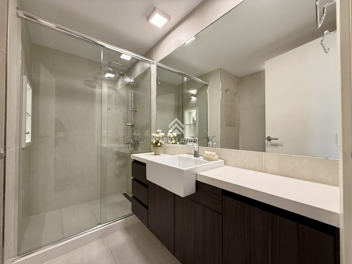 Apartamento ID.6284 - Venta apartamento 3 dormitorios y dependencia de servicio 