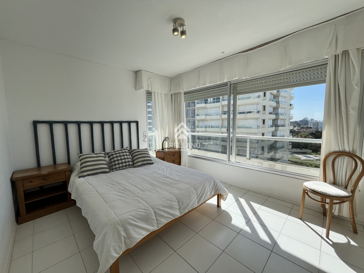 Apartamento ID.4084 - Venta apartamento 2 dormitorios y dependencia Playa Brava 