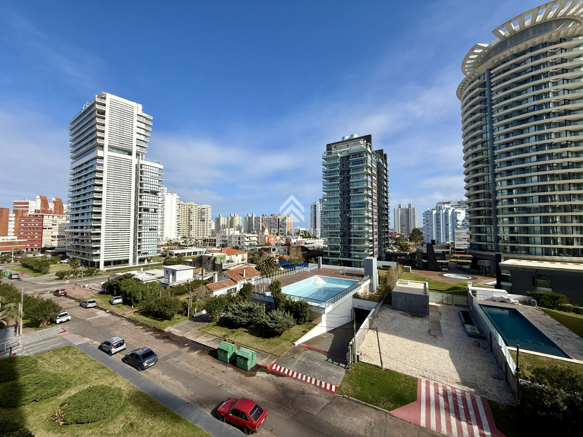 Apartamento ID.5176 - Apartamento en venta – Torre Manhattan, Punta del Este