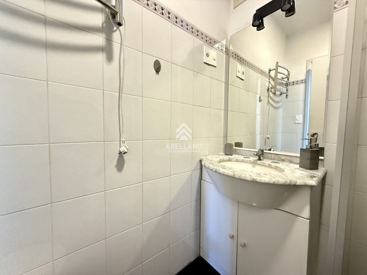 Apartamento ID.5604 - Venta Apartamento en Edificio Mansamar - Primera Línea al Mar