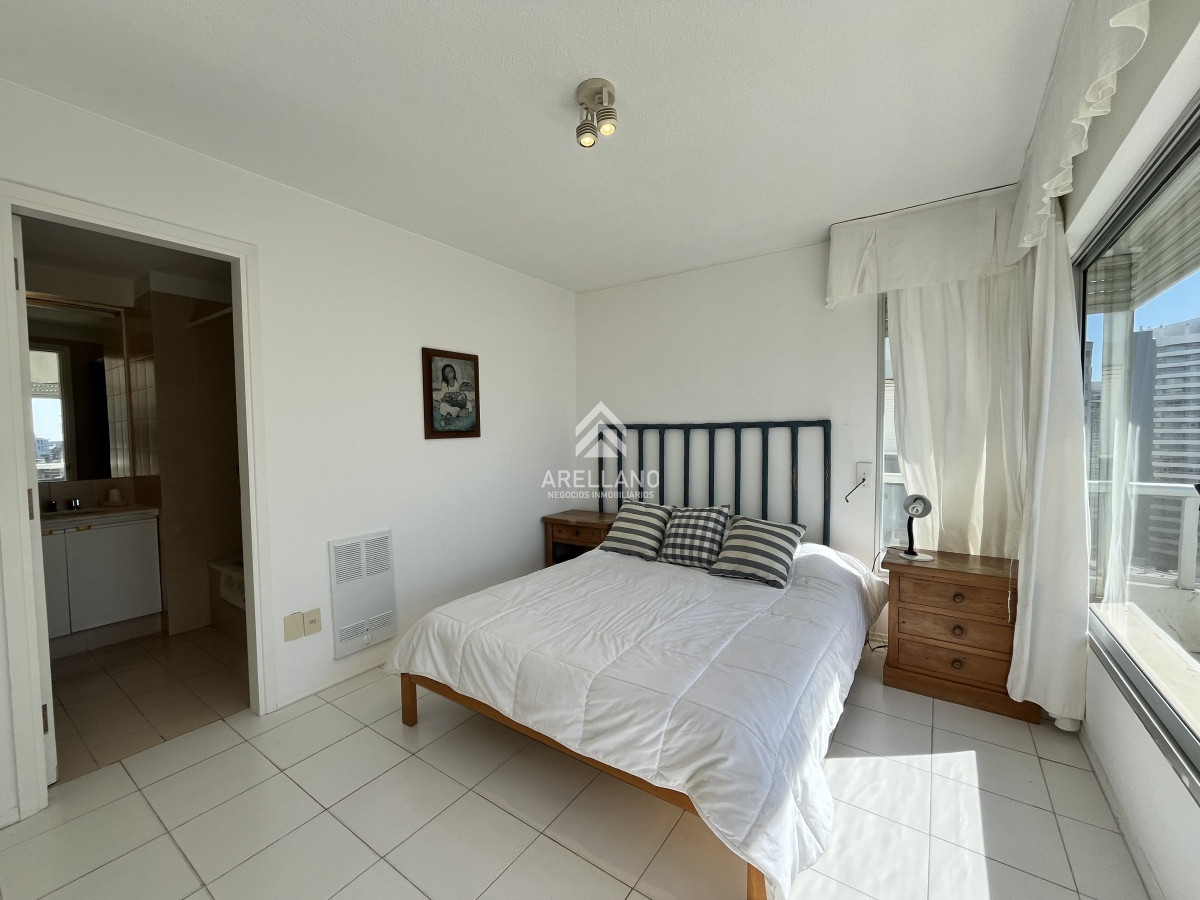 Apartamento ID.4084 - Venta apartamento 2 dormitorios y dependencia Playa Brava 