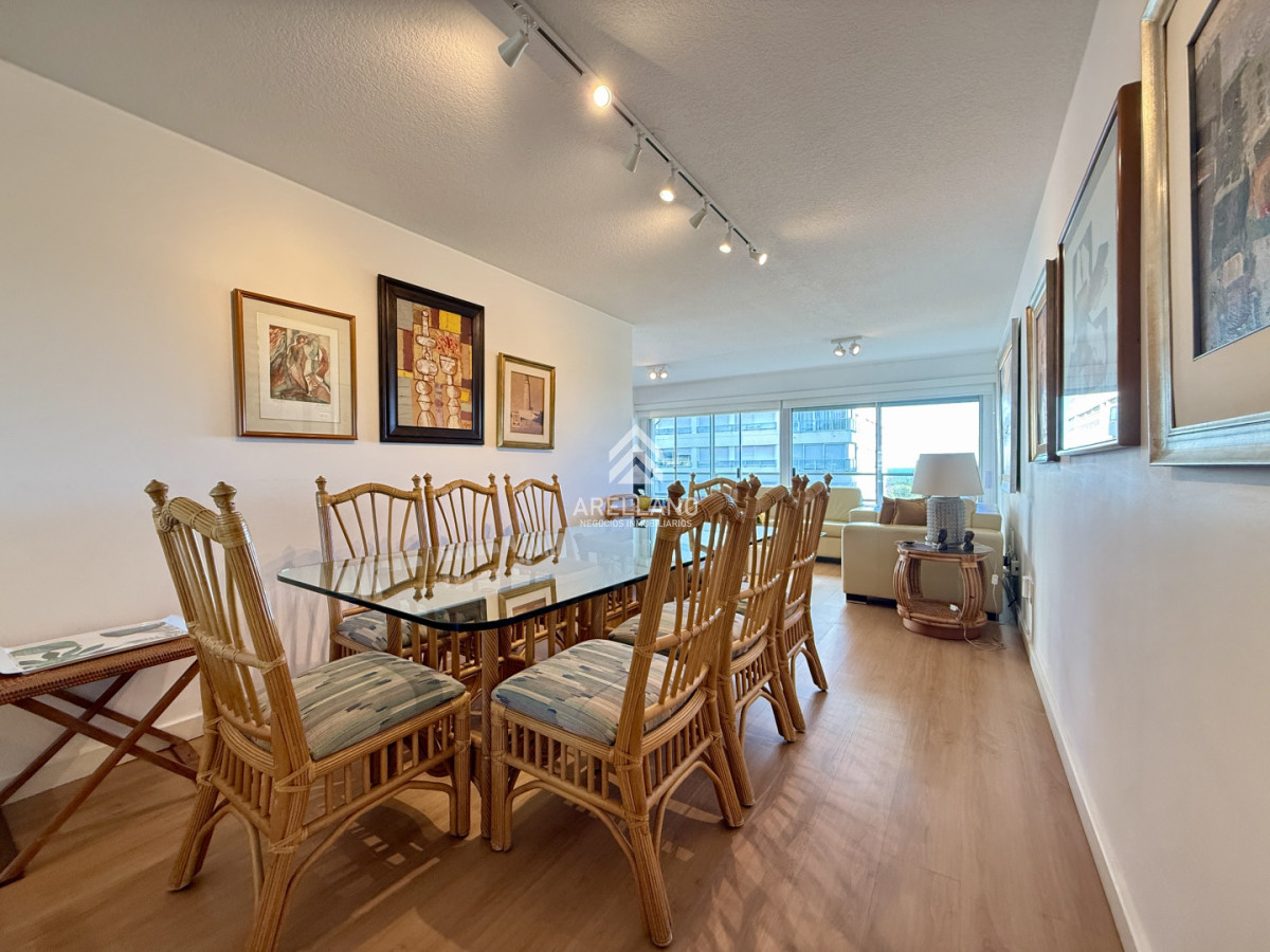 Apartamento ID.6284 - Venta apartamento 3 dormitorios y dependencia de servicio 