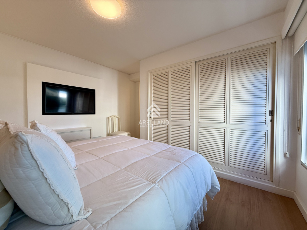 Apartamento ID.6284 - Venta apartamento 3 dormitorios y dependencia de servicio 