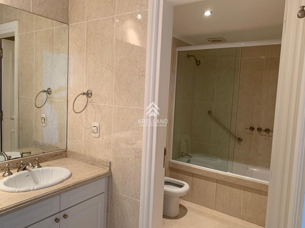 Apartamento ID.3863 - Venta apartamento 3 dormitorios Playa Mansa 