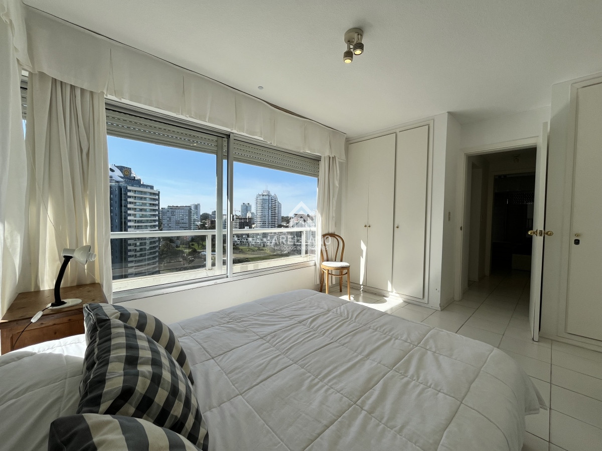 Apartamento ID.4084 - Venta apartamento 2 dormitorios y dependencia Playa Brava 