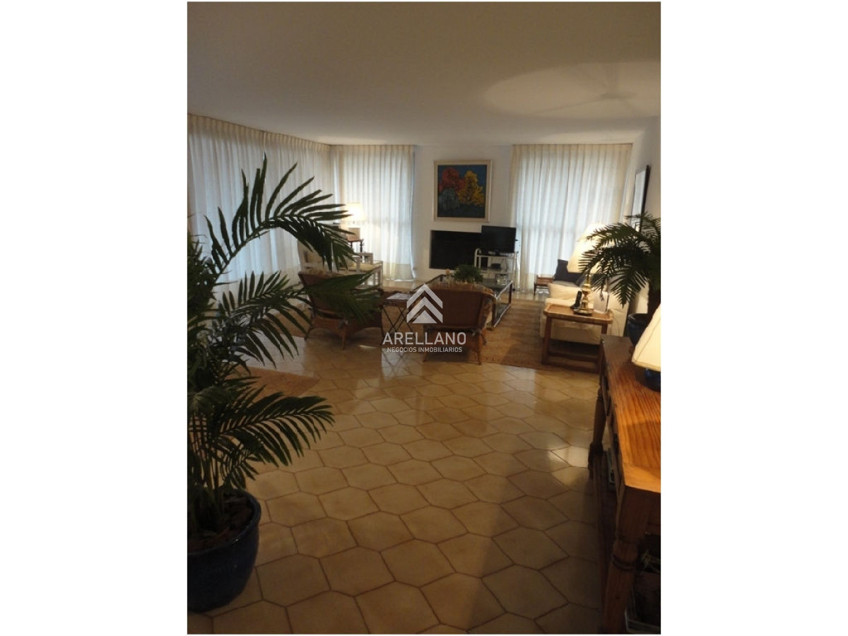 Apartamento ID.4861 - Apartamento en Venta – Edificio Brioni, Punta del Este