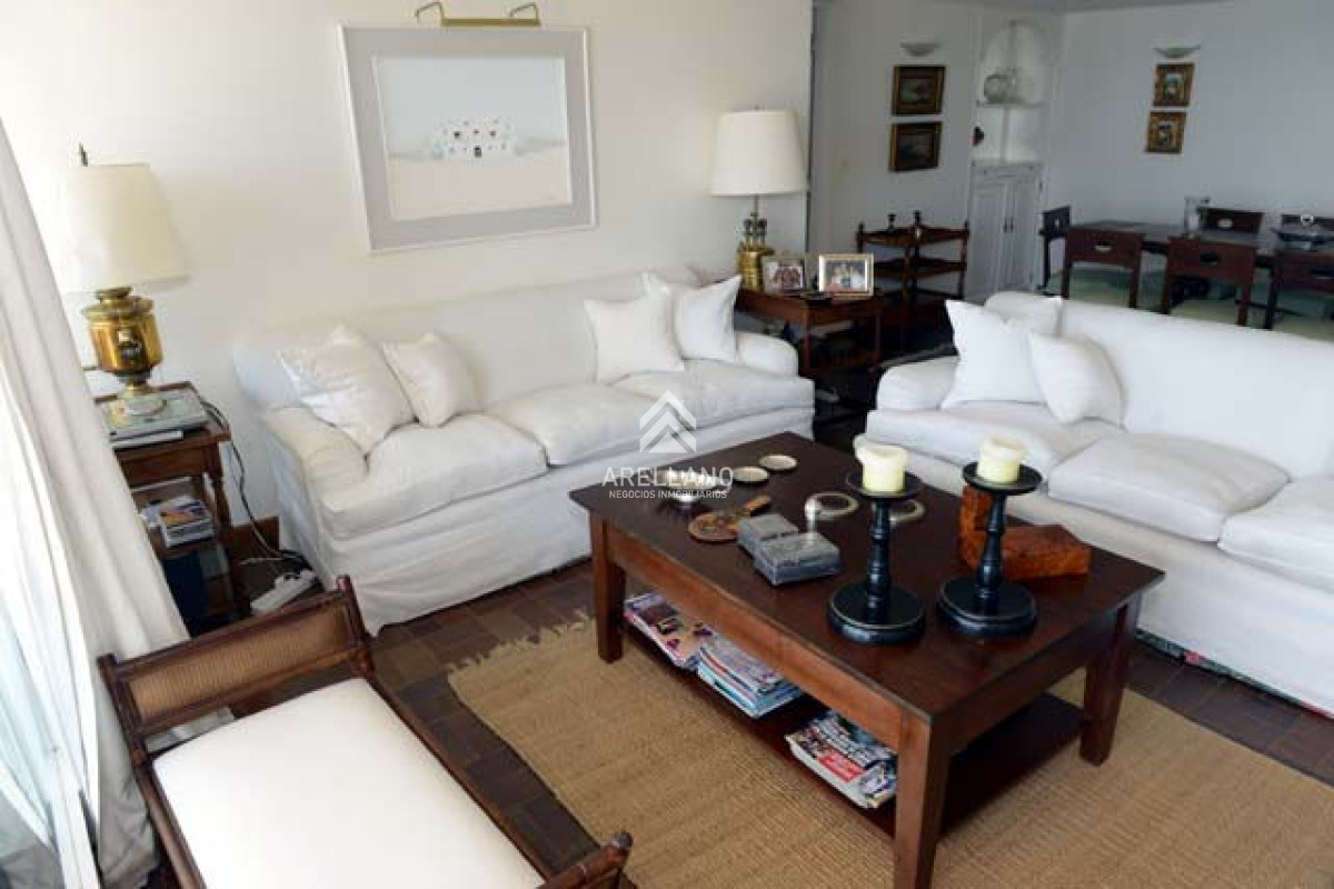 Apartamento ID.3168 - Venta apartamento 3 dormitorios y dependencia Brava 