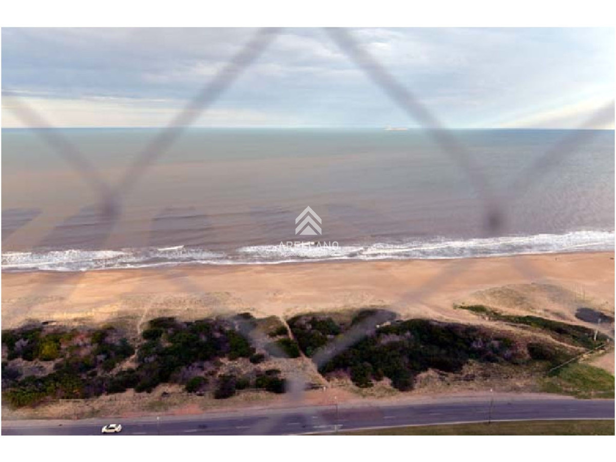 Apartamento ID.3856 - Venta apartamento 3 dormitorios y dependencia Playa Brava 