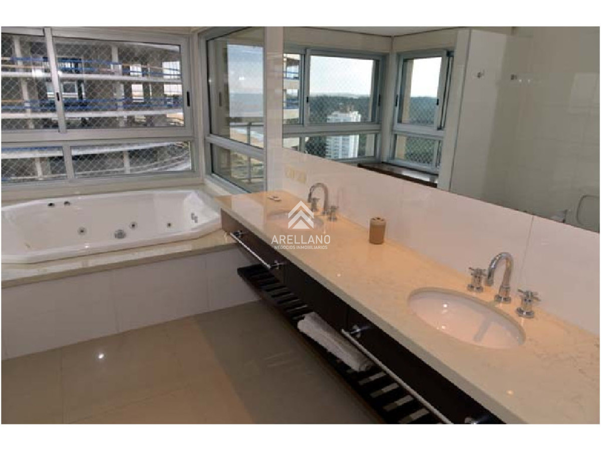 Apartamento ID.3856 - Venta apartamento 3 dormitorios y dependencia Playa Brava 