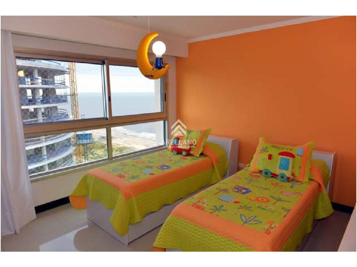 Apartamento ID.3856 - Venta apartamento 3 dormitorios y dependencia Playa Brava 