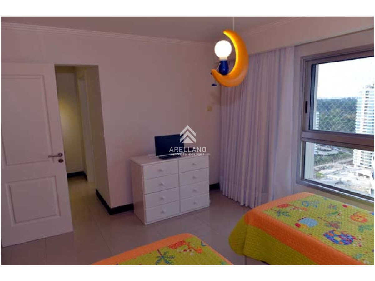 Apartamento ID.3856 - Venta apartamento 3 dormitorios y dependencia Playa Brava 