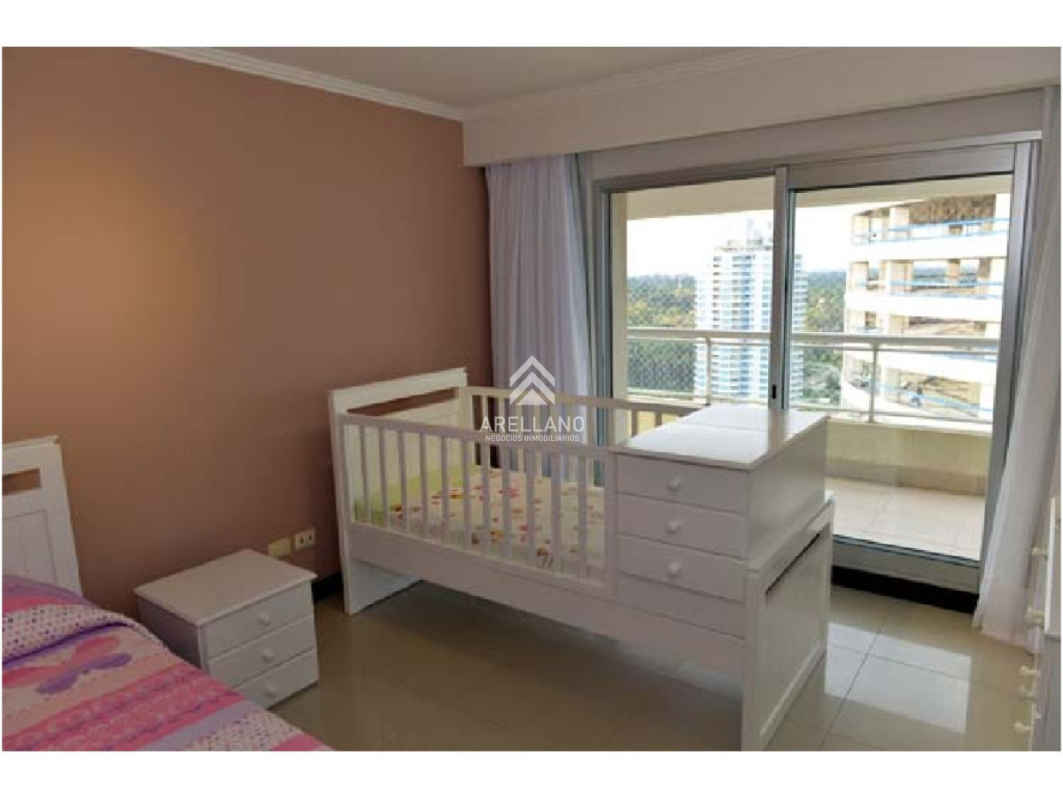 Apartamento ID.3856 - Venta apartamento 3 dormitorios y dependencia Playa Brava 