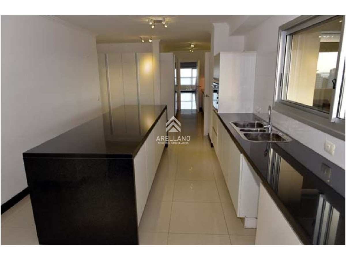 Apartamento ID.3856 - Venta apartamento 3 dormitorios y dependencia Playa Brava 