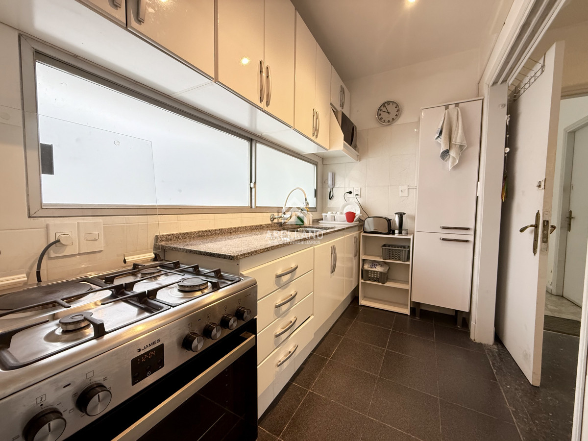 Apartamento ID.5604 - Venta Apartamento en Edificio Mansamar - Primera Línea al Mar