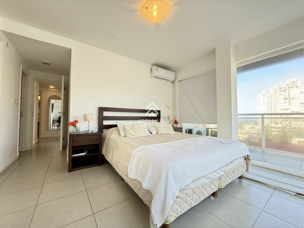 Apartamento ID.5176 - Apartamento en venta – Torre Manhattan, Punta del Este