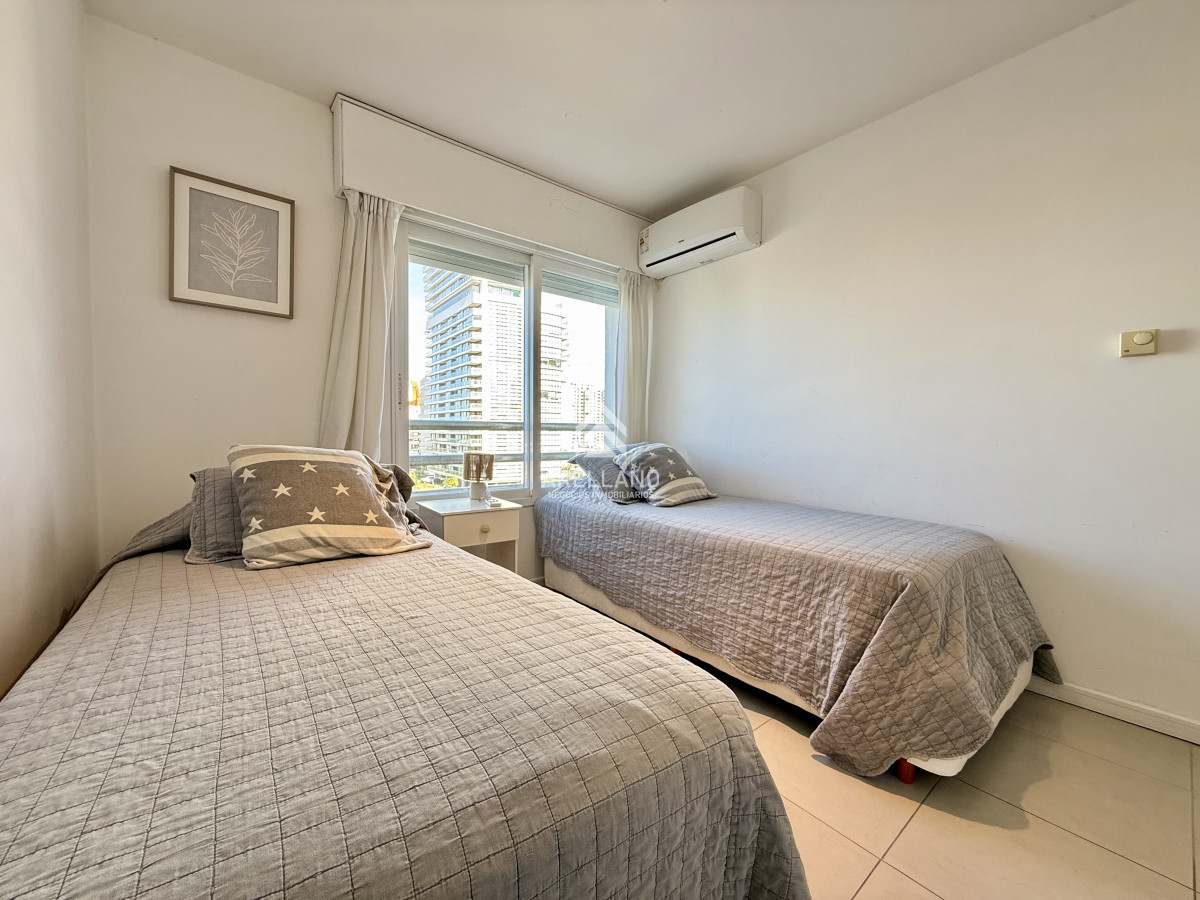 Apartamento ID.5176 - Apartamento en venta – Torre Manhattan, Punta del Este