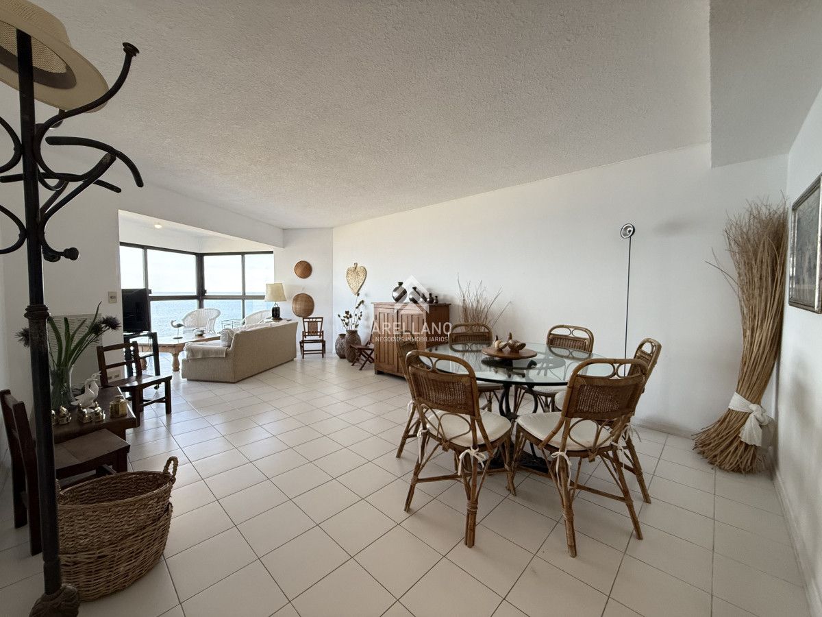 Apartamento ID.4960 - 2 dormitorios y servicio vista al mar APARTAMENTO EN LA BRAVA