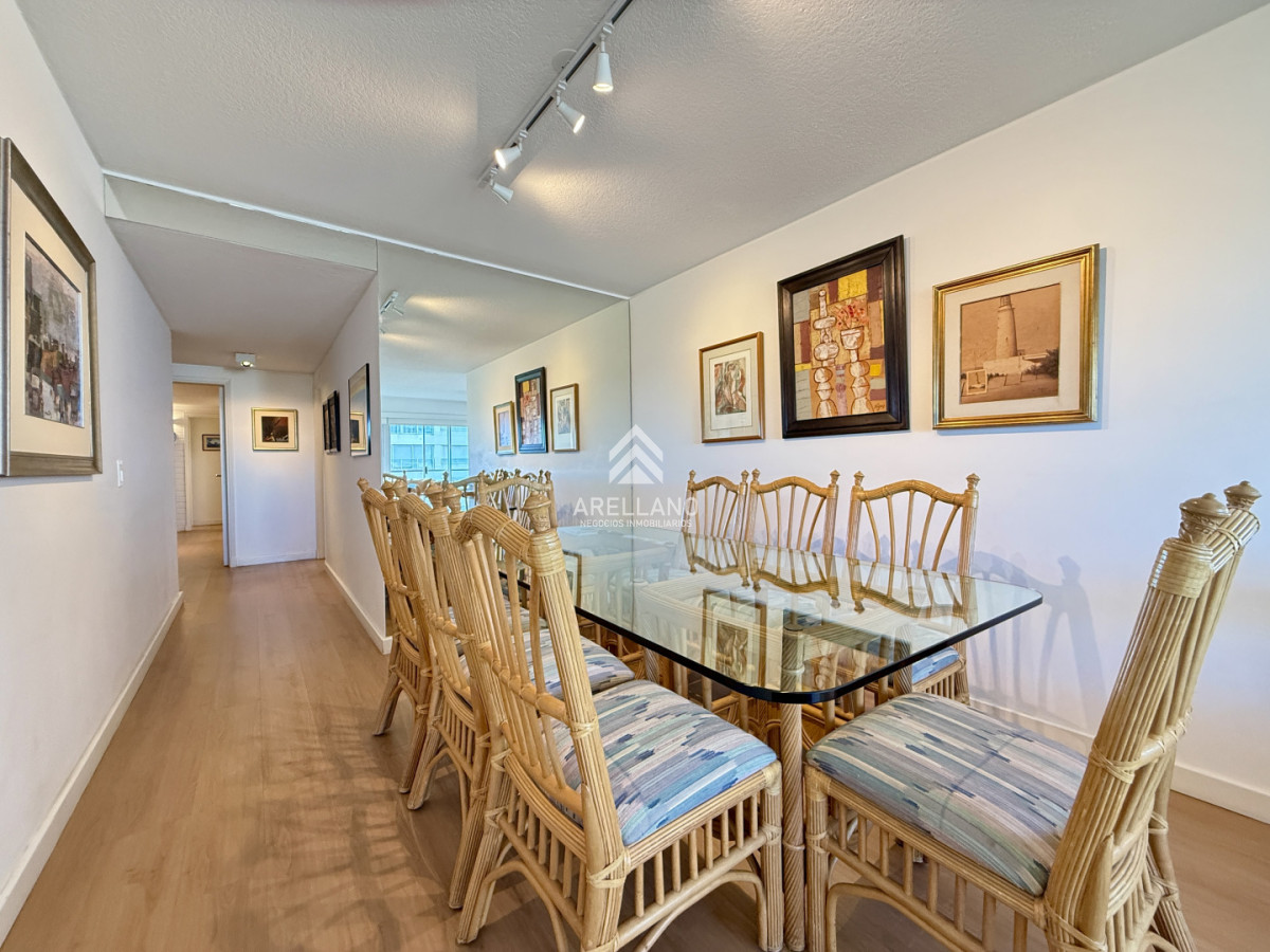 Apartamento ID.6284 - Venta apartamento 3 dormitorios y dependencia de servicio 
