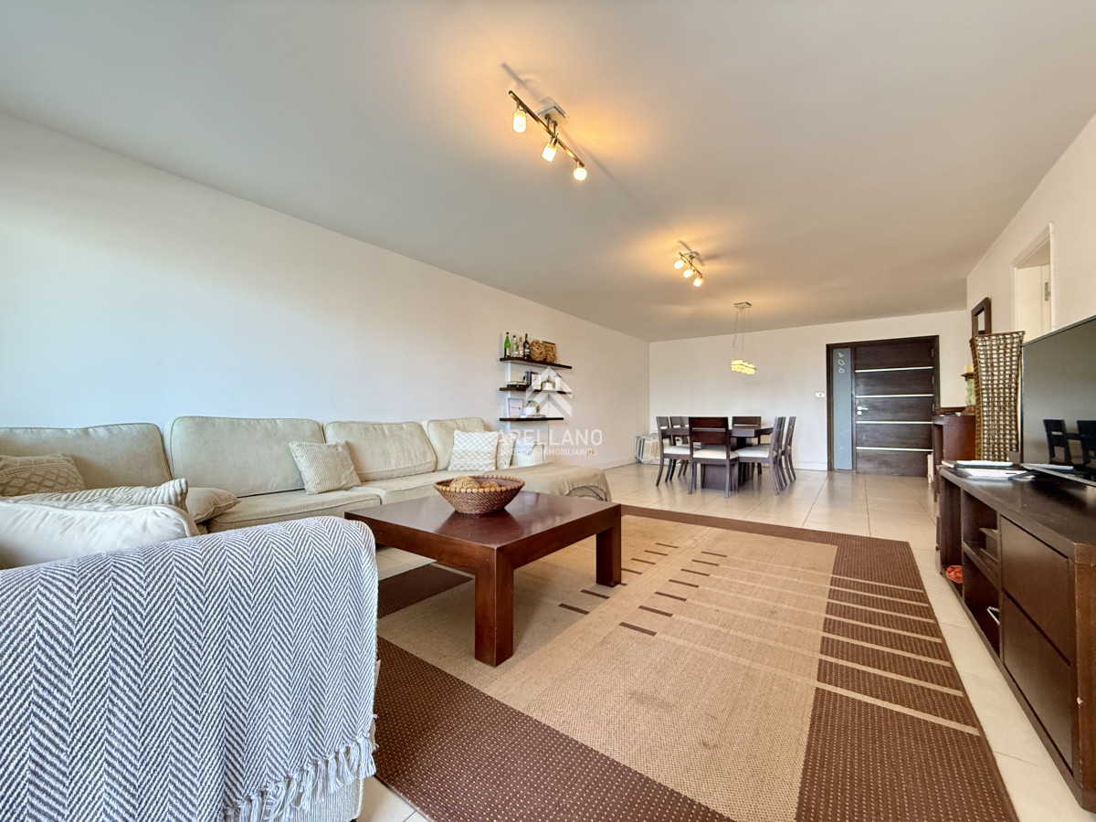 Apartamento ID.5176 - Apartamento en venta – Torre Manhattan, Punta del Este