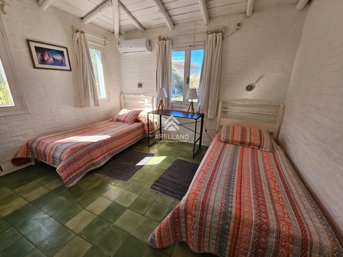 Casa ID.4799 - Venta casa 3 dormitorios y dependencia 