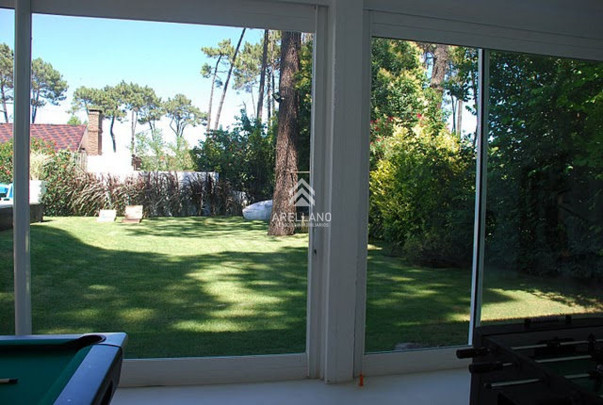 Casa ID.3857 - Venta casa 5 dormitorios Lugano 
