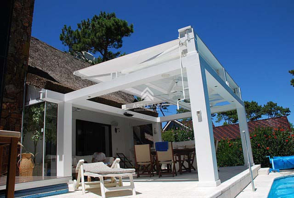 Casa ID.3857 - Venta casa 5 dormitorios Lugano 