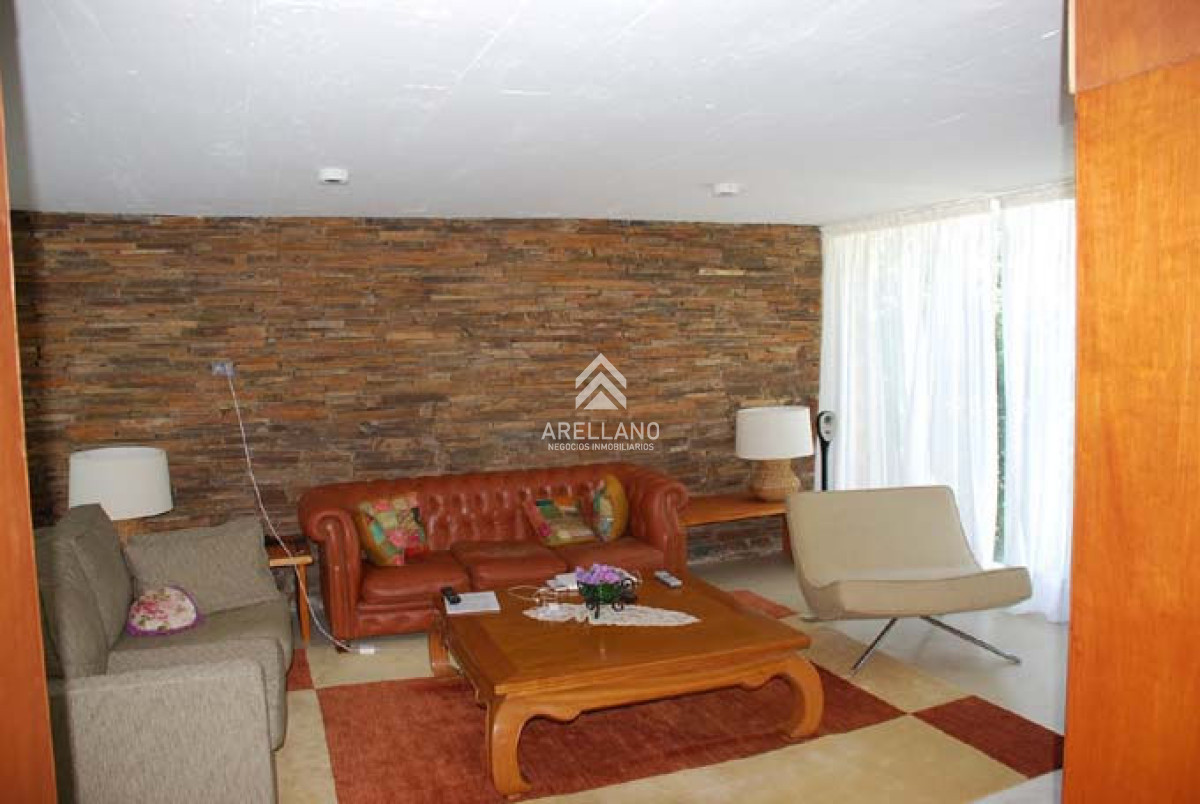 Casa ID.3857 - Venta casa 5 dormitorios Lugano 