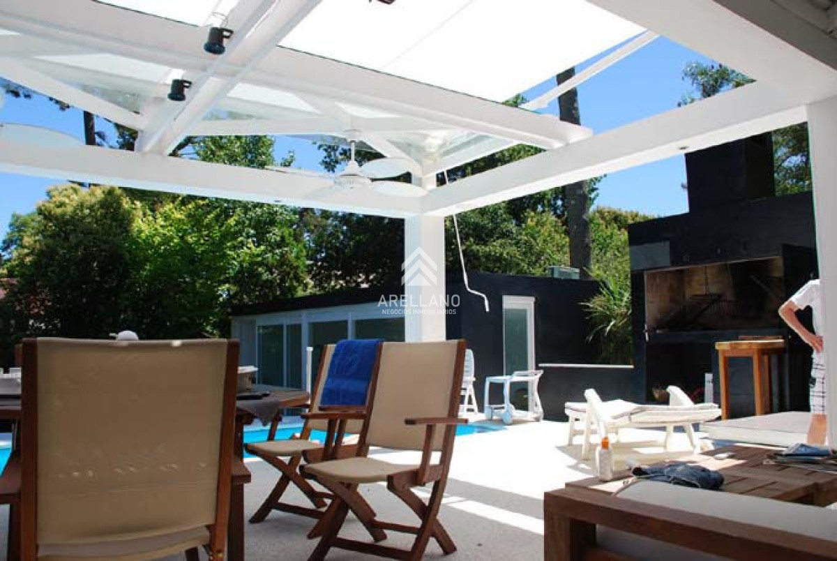 Casa ID.3857 - Venta casa 5 dormitorios Lugano 