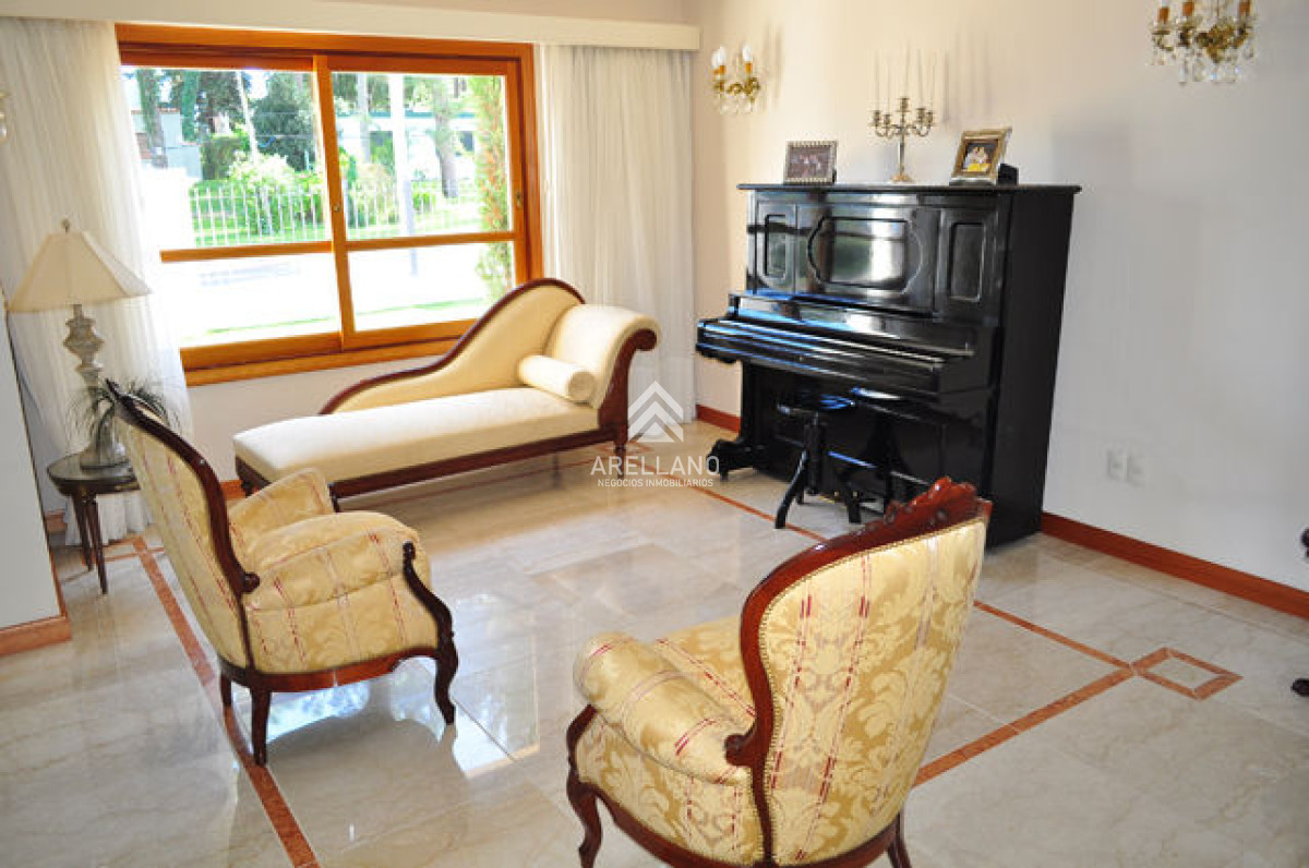Casa ID.3292 - Casa en Mansa, 5 dormitorios  ABIERTO A NEGOCIOS, TOMA TERRENO O APARTAMENTOS .PUEDE FINANCIAR 40% CON INTERES