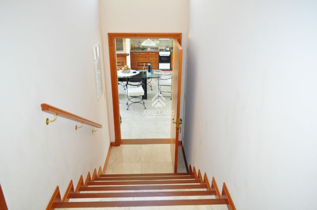 Casa ID.3292 - Casa en Mansa, 5 dormitorios  ABIERTO A NEGOCIOS, TOMA TERRENO O APARTAMENTOS .PUEDE FINANCIAR 40% CON INTERES